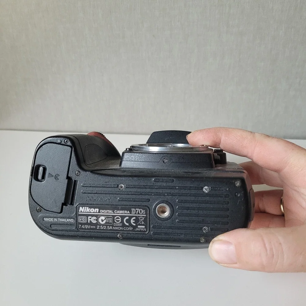 Nikon D70s Digital SLR Camera Body Unisex Black Retro Y2K Photography UNTESTED